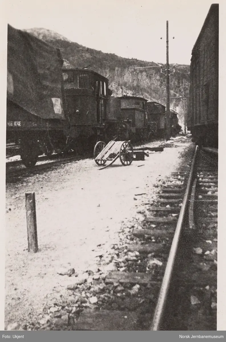 Damplokomotiver under transport til Stavanger i forbindelse med omlegging fra smalspor til normalspor, nærmest 20b nr. 173