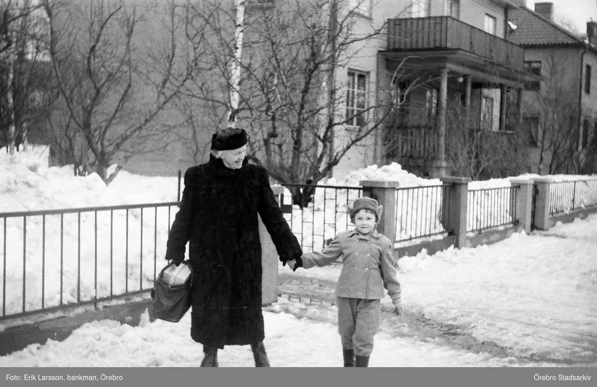 Promenad vid Sveaparken, 1950-tal - Örebro Stadsarkiv / DigitaltMuseum