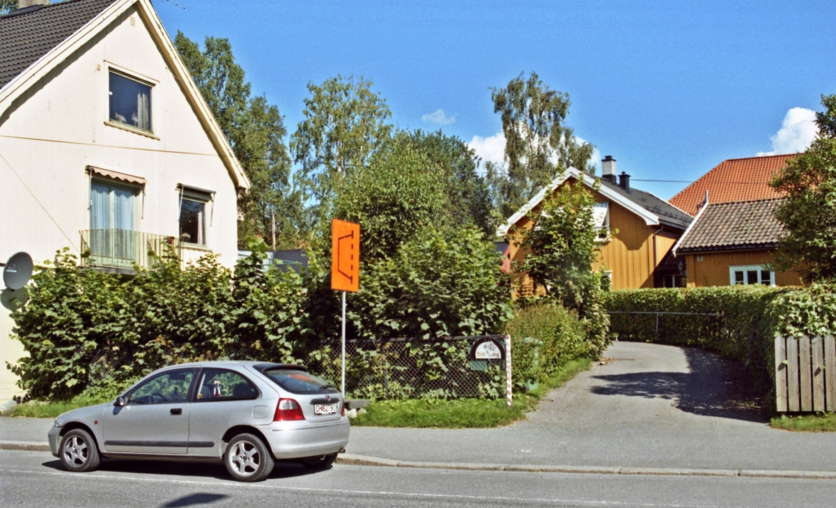 Strømsveien 84 Høibrobakken. Strømmens eldste hus. Den ene enden av huset antas å være fra 1670.  
