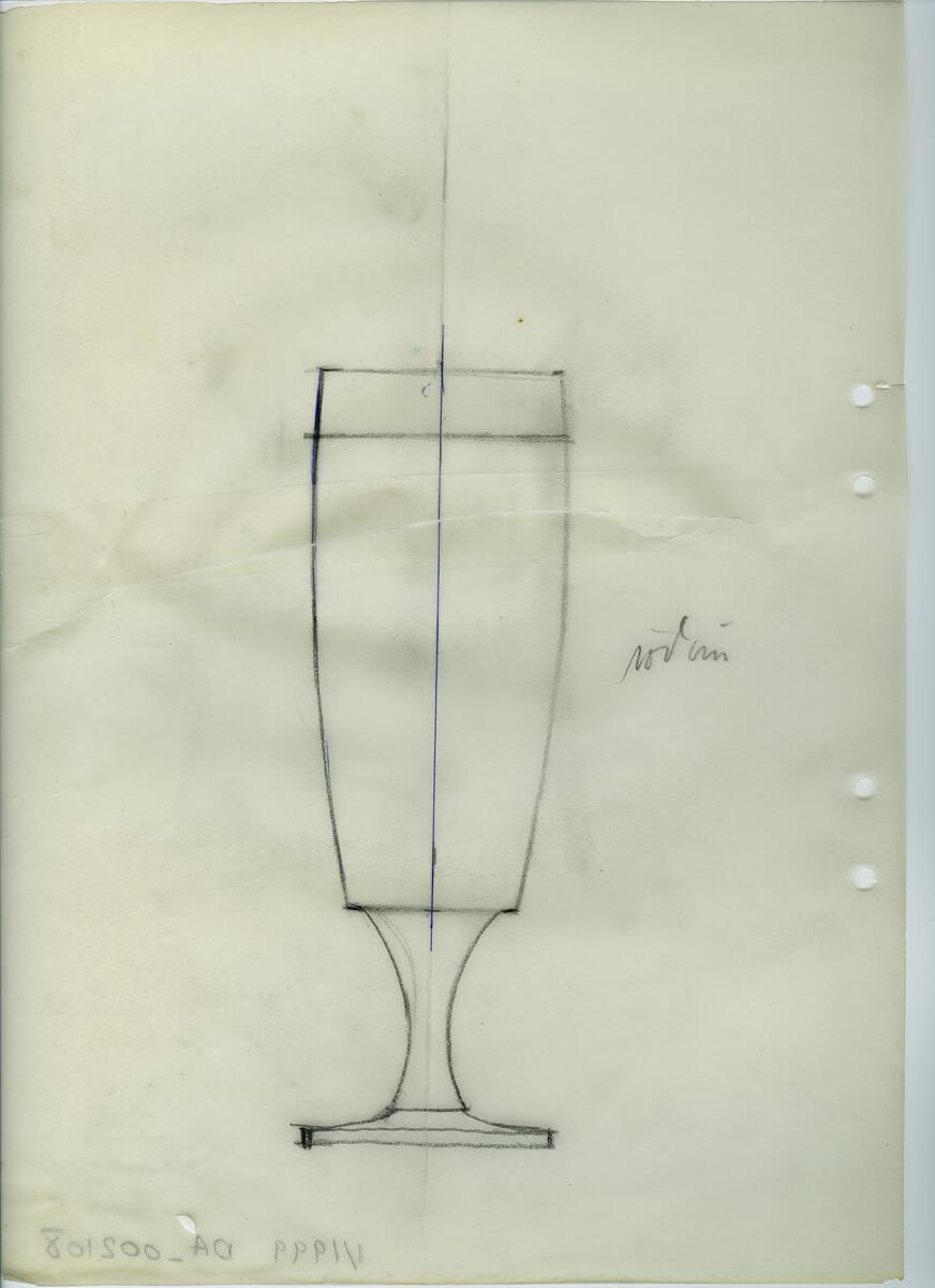 Materialet innehåller skisser till glasföremål som servisglas, vaser, kannor m.m.