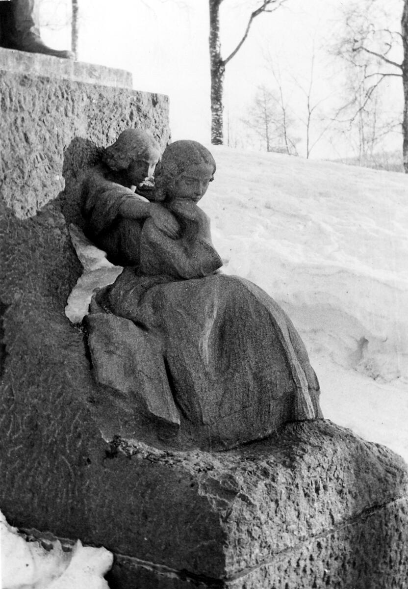 Franzén-monumentet i stadsparken - Västernorrlands museum / DigitaltMuseum