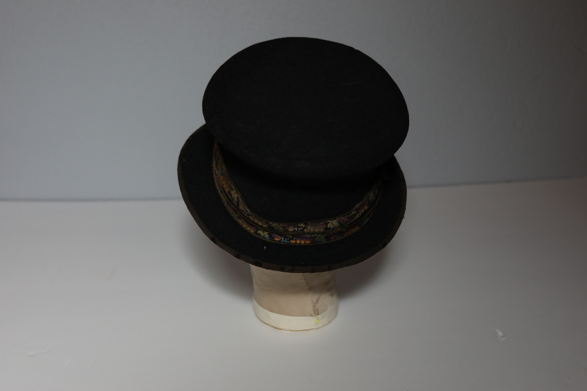 nålen;enkel dekor på hattenålen