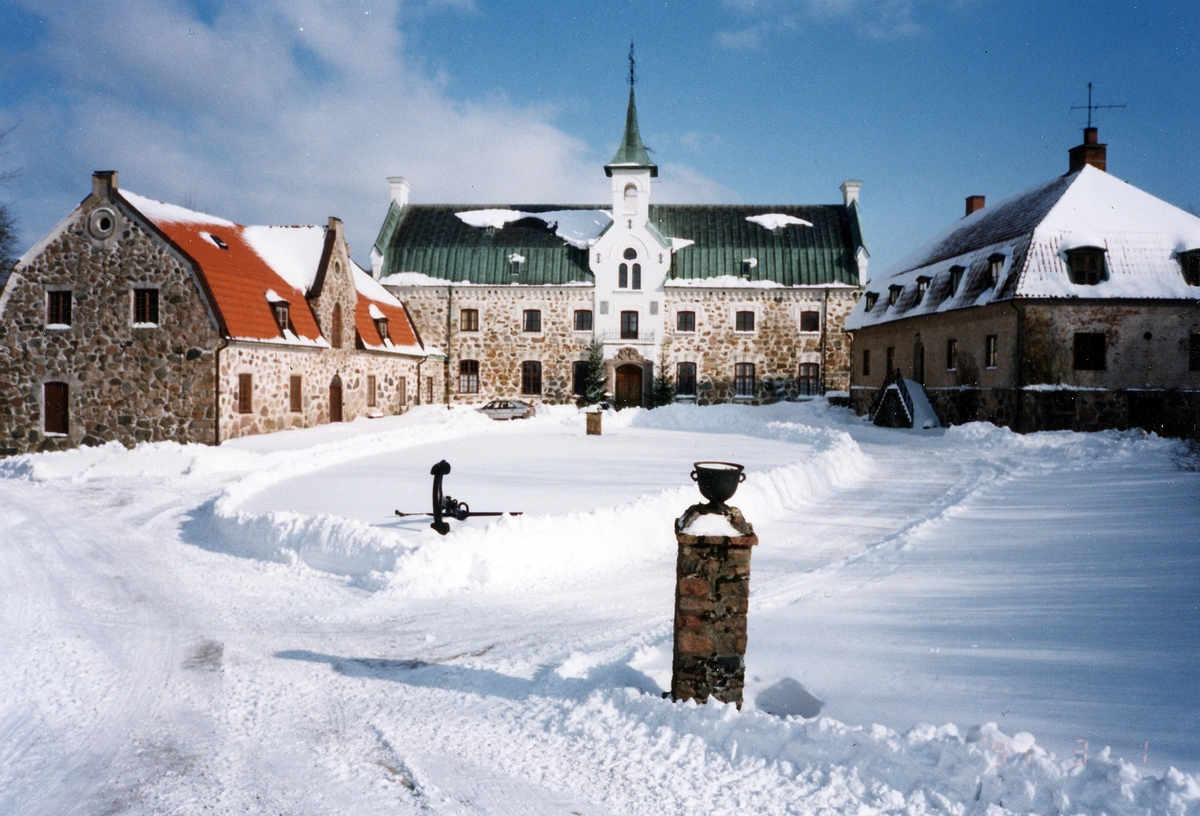 Getinge sn. Fröllinge slott, byggdes 1623.