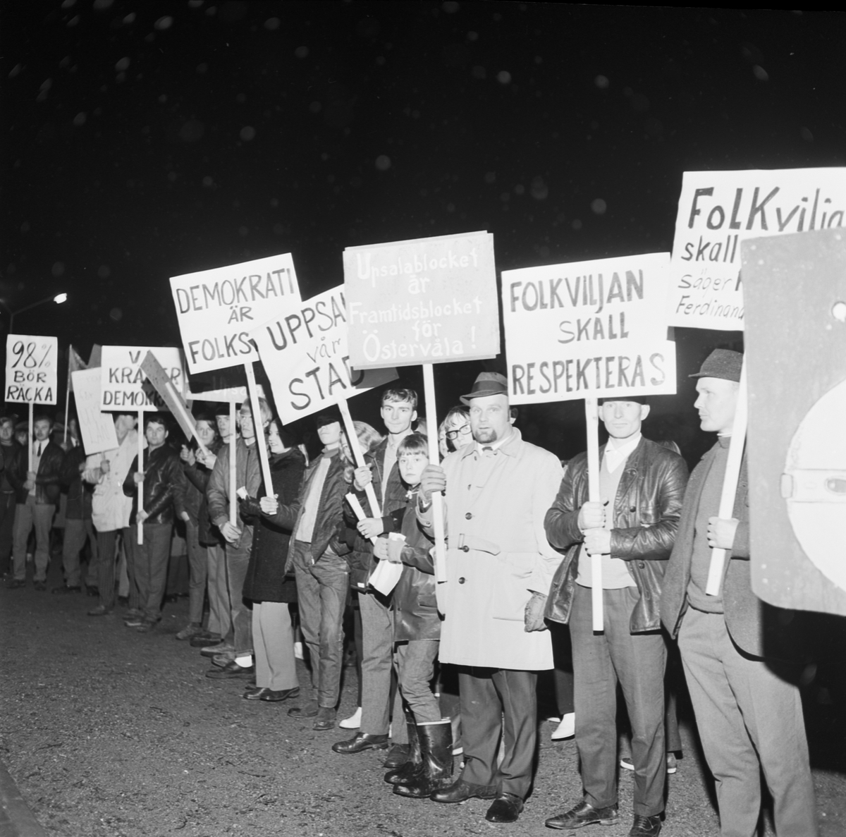 Demonstration för länsbyte vid Svante Lundkvists besök, Östervåla, Uppland 1969