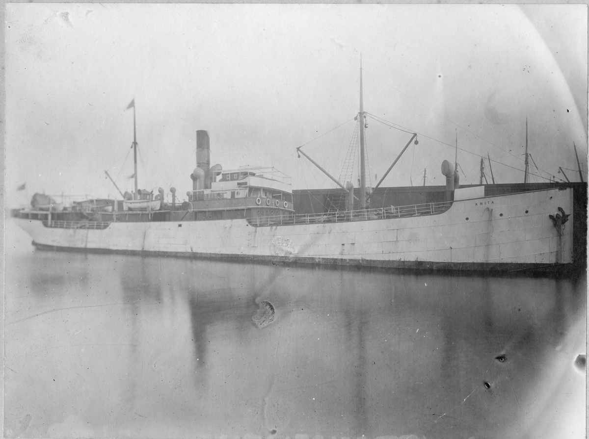 Skuta DS "Anita" Bygget 1907 for rederiet John P. Petersen & sønn ved Aker Mekaniske verksted. Skipet deltok første verdenskrig, men grunnstøtte 19.12.1914.