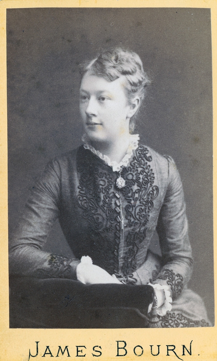 Porträtt av Annie Eriksson (f. Forssblad). Gift med C.A. Eriksson i hans första gifte.