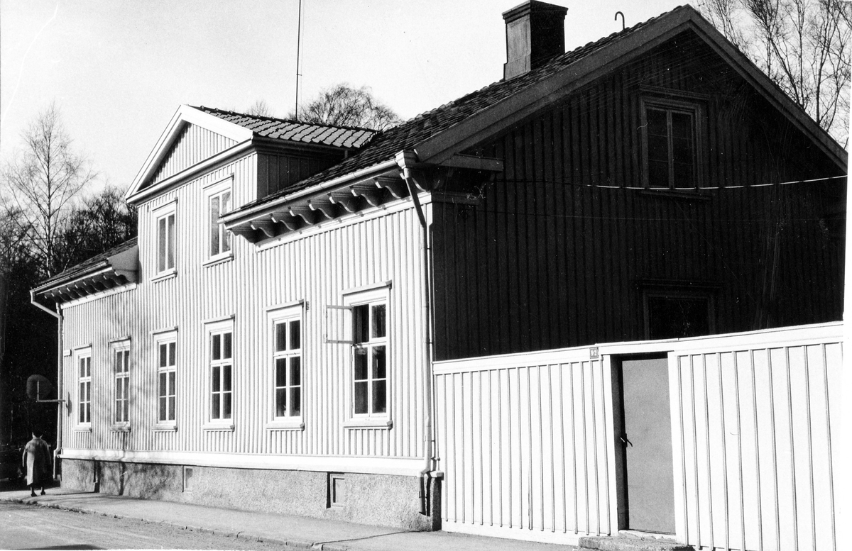Träbyggnad i hördet Drottninggatan - Västra Ringgatan, kv Alströmer 1D.