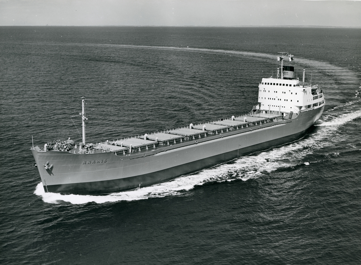 Bulklastmotorfartyget ANARIS av Stockholm på provtur, 1962.