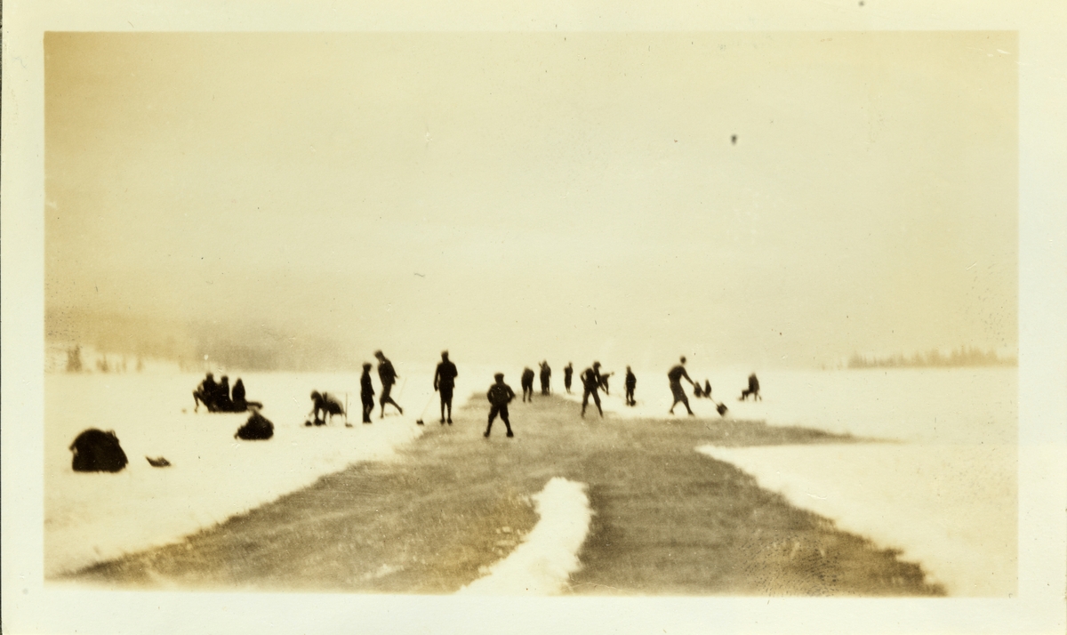 Sportsklubben "Bragd" arrangerer skøyteløp, antagelig på Bogstadvannet, i november 1925