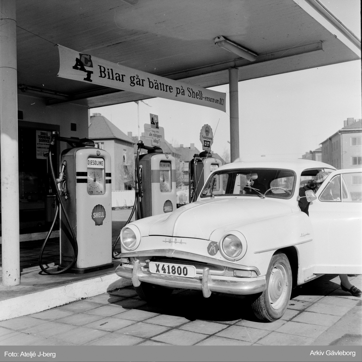 Svenska Shell, 1958. Låg i närheten av korsningen Lasarettsvägen och Västra vägen i Gävle.