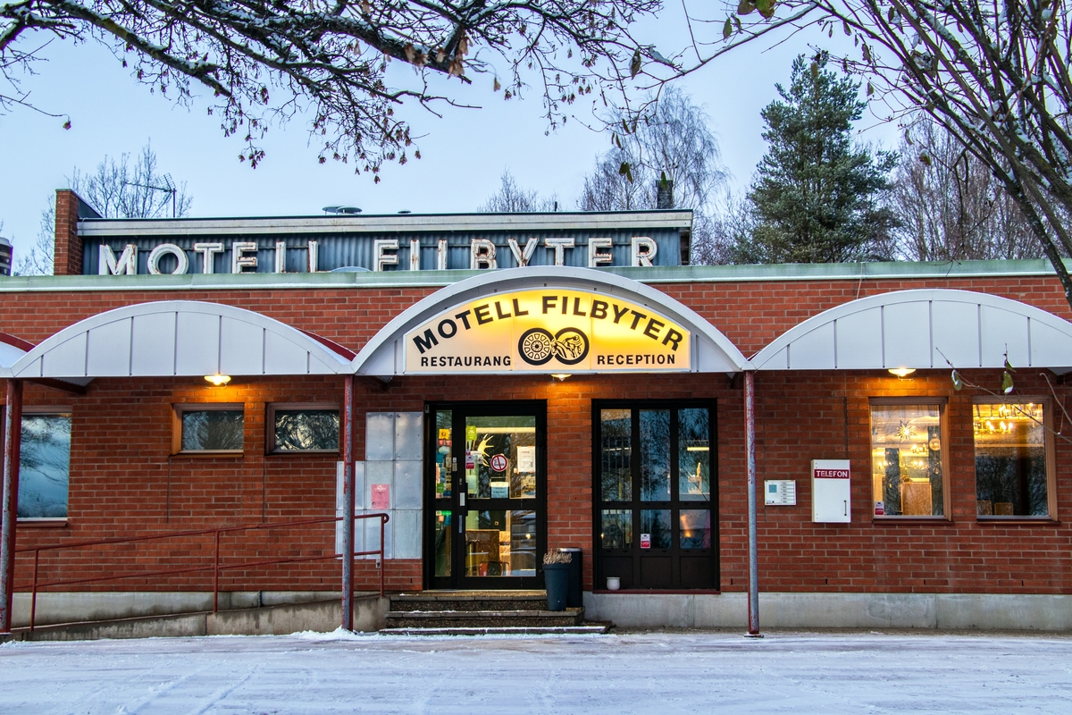 Vinter vid Motell Filbyter i Tallboda. Motell Filbyter ligger vid gamla Riksettan.
