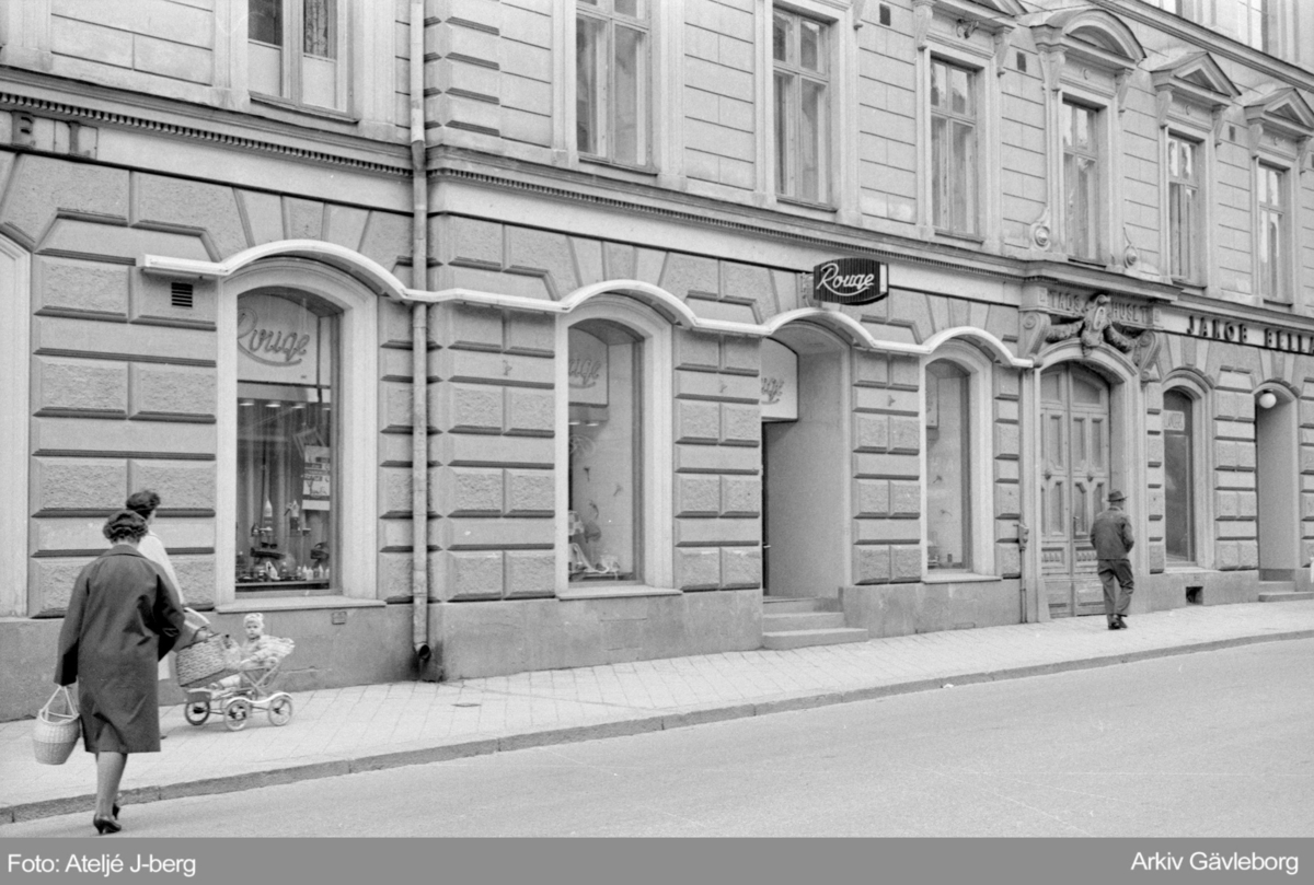Parfymeri Rouge på Drottninggatan 22 i Gävle, 1963.