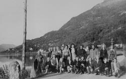 7. klasse 1943 ved Bokkodden skule på tur til Sogndal