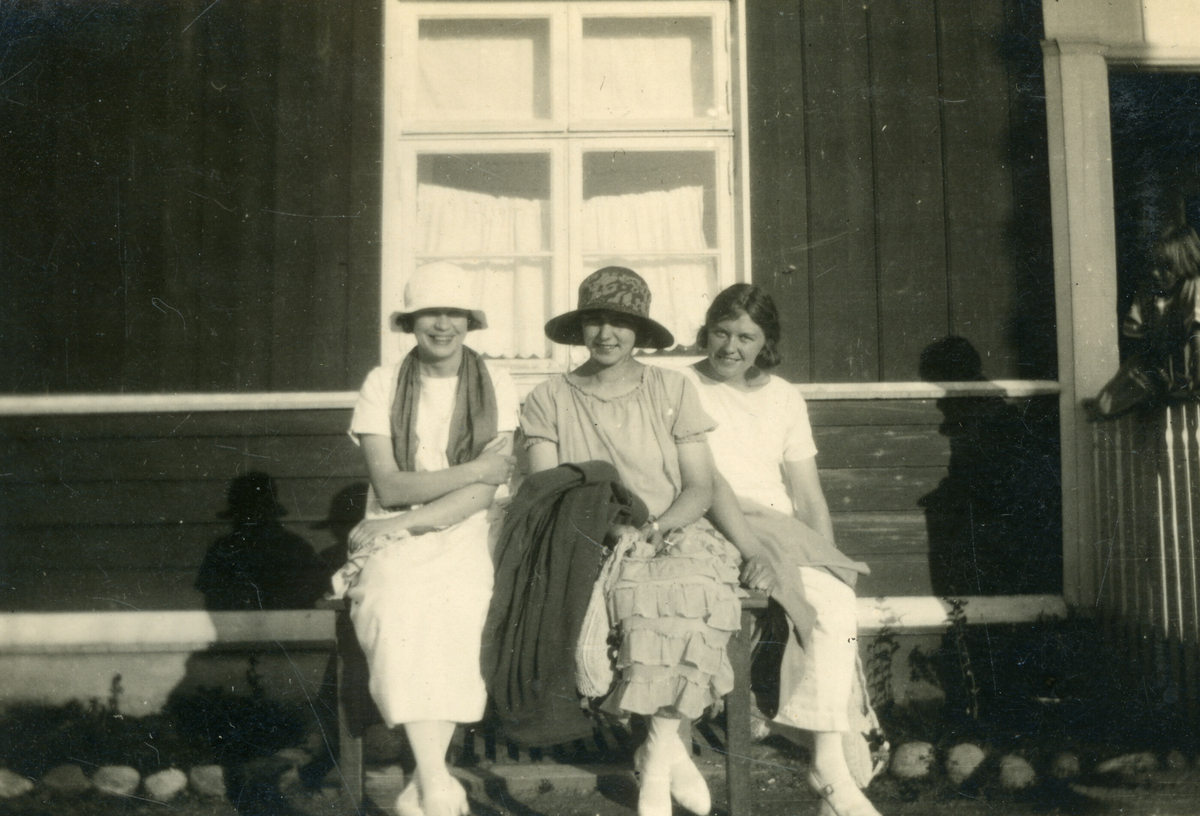Fire bilde frå ein tur på Hjuksebø i 1924.