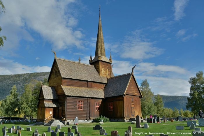 Lom stavkirke. Foto: Dagfinn Rasmussen (kirkesøk.no)