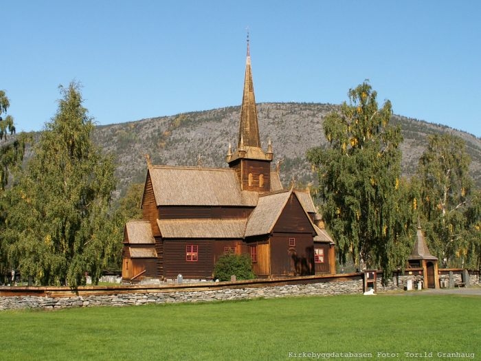 Lom stavkirke. Foto: Torild Granhaug (kirkesøk.no)