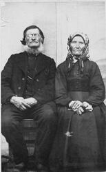 Ekteparet Ola Hyrve (Ole Sivertsen) (f. 1814) og Anne Hørven