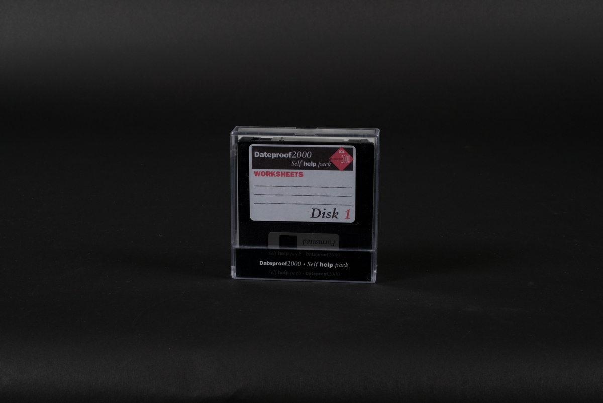 ICL Dateproof2000 - Year 2000 self helppack
Fodral av plast med fem disketter. Varje diskett med klisteretikett.