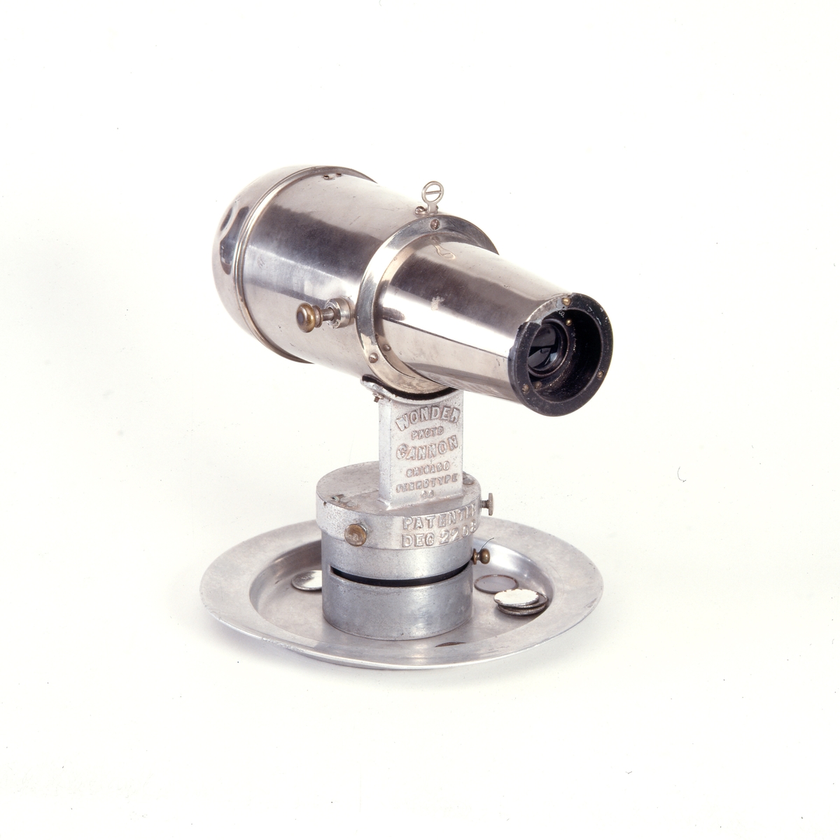 The Wonder Photo Cannon er et kamera for bruk til portrettfotografering, produsert av Chicago Ferrotype Company. Kameraet, som er et tørrplatekamera for ferrotypier, ble introdusert i U.S.A. i 1910, og patenter i England den 8. april 1911. 
Dette kameraet har fått navnet sitt etter utseende. Den ser ut som en liten kanon og tar små runde bilder, 1 “ i diameter, på en svartlakkert metallplate. Kameraet ble brukt av gatefotografer og bildene ble fremkalt med en gang i boksen som kameraet står på. 
Denne populære formen for fotografering ble også kalt button-fotografering.