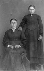 2 ukjente kvinner?
Torø Storlien (f. 1874 g. Kjørren?) og Ma