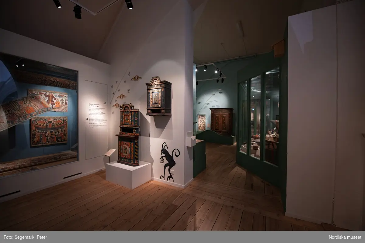 Dokumentation av utställningen Folkkonst som visades på Nordiska museet 29 april 2005 – 9 januari 2022.