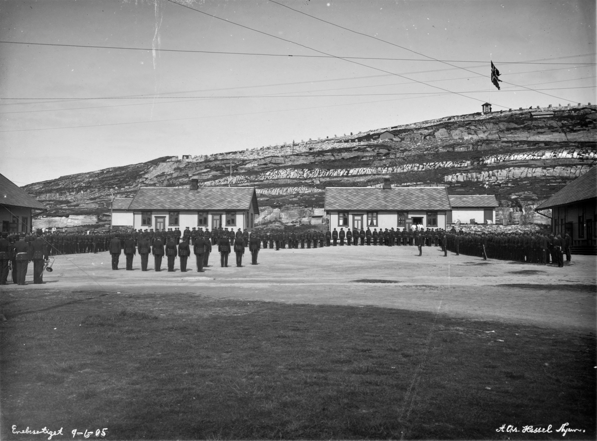 Militær oppstilling på Hysnes fort