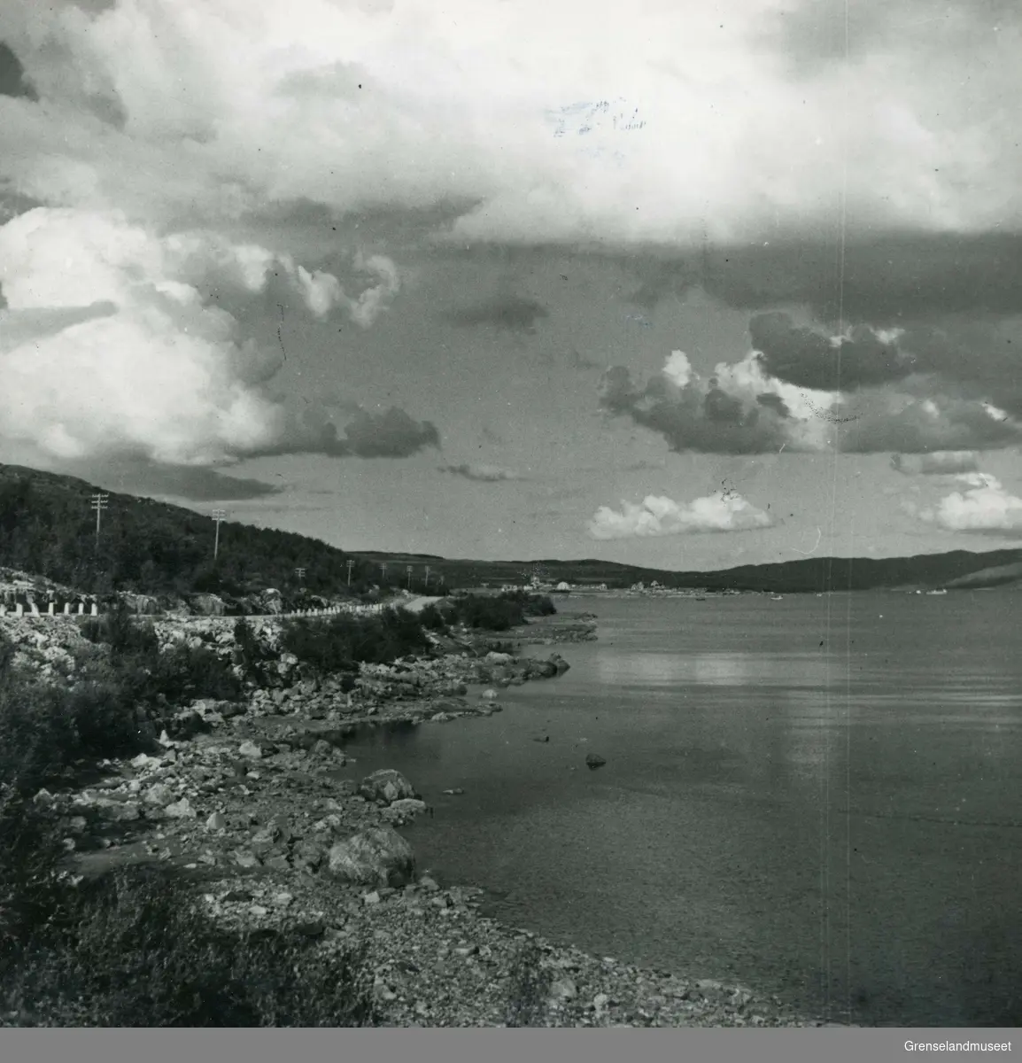 Petsamofjorden (også kalt Petsjengafjorden) med ishavsveien.
