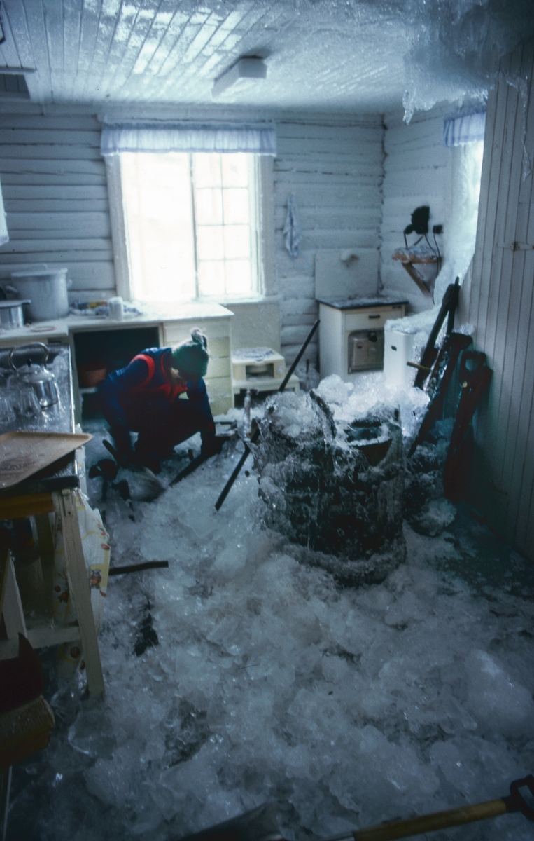 Is etter vannlekkasje Museumsparken 1979