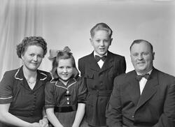 Jakob K. Villmones med familien