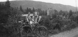 Mot alle odds : en klassereise av de sjeldne : Bygde-Norge på 1920- og 1930-tallet
