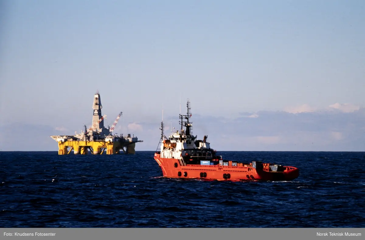 Supplyskipet Lancelot Gulf ved oljeplattformen Polar Pioneer i Nordsjøen