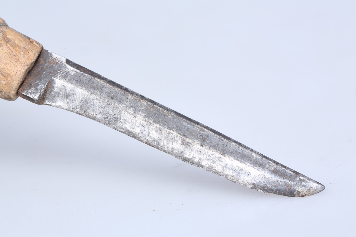 Slirekniv i metallslire, kniv av annen opprinnelse