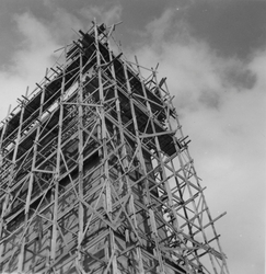 Helly Hansen A/S  i Moss. Bygging av Linox-tårnet i 1938-39.