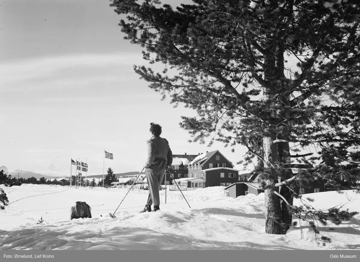 Sanderstølen høyfjellshotell, skiferie, kvinne, skitur, ryggsekk