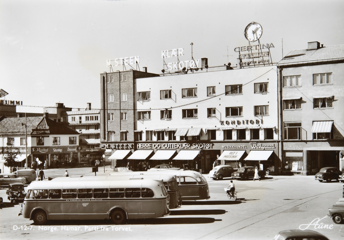 Postkort, Hamar, Østre Torg, rutebilstasjon, busser fra Hamar og Omland bilruter,  M. Steen bygget,