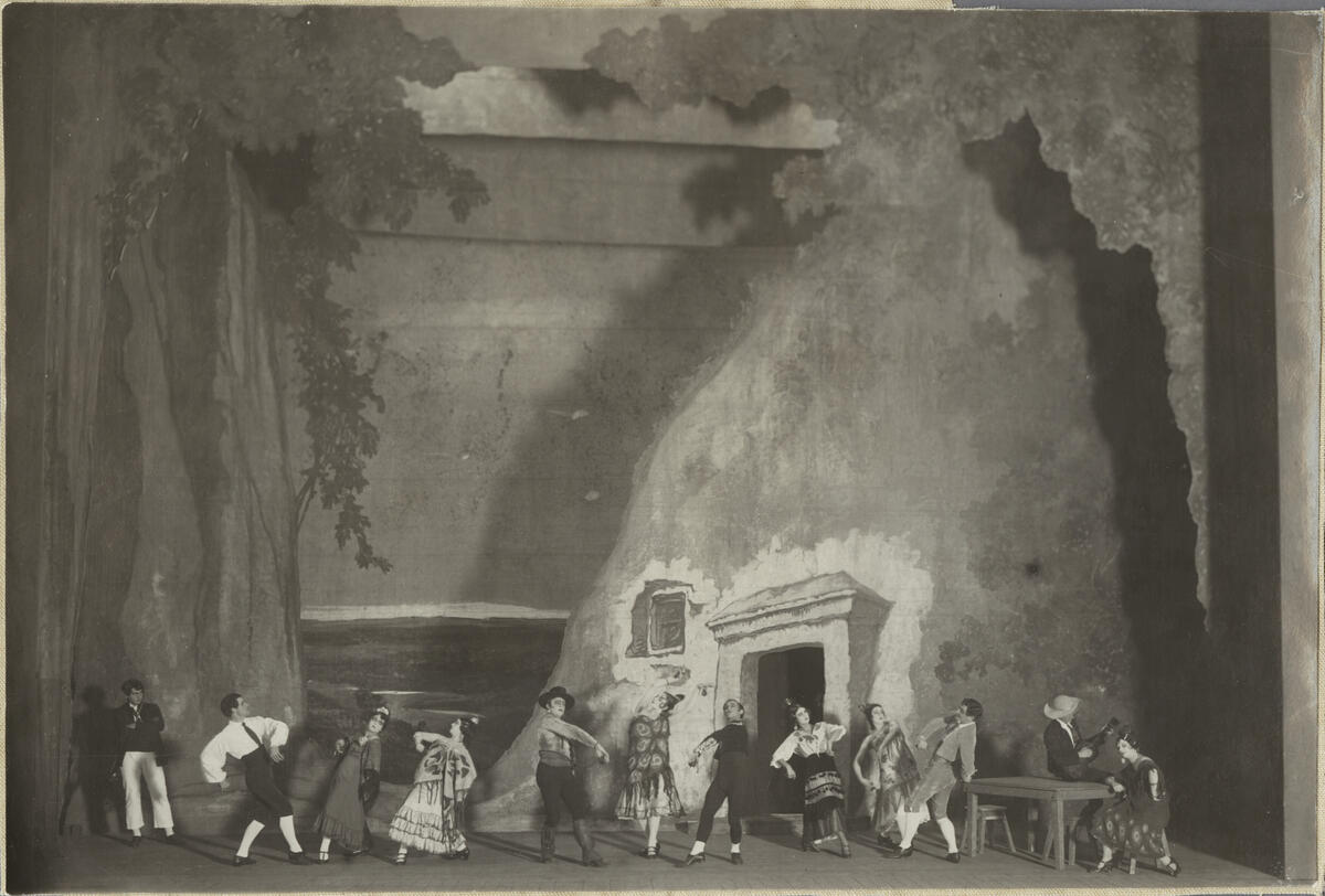 Scenbild från Svenska Balettens uppsättning "Iberia".