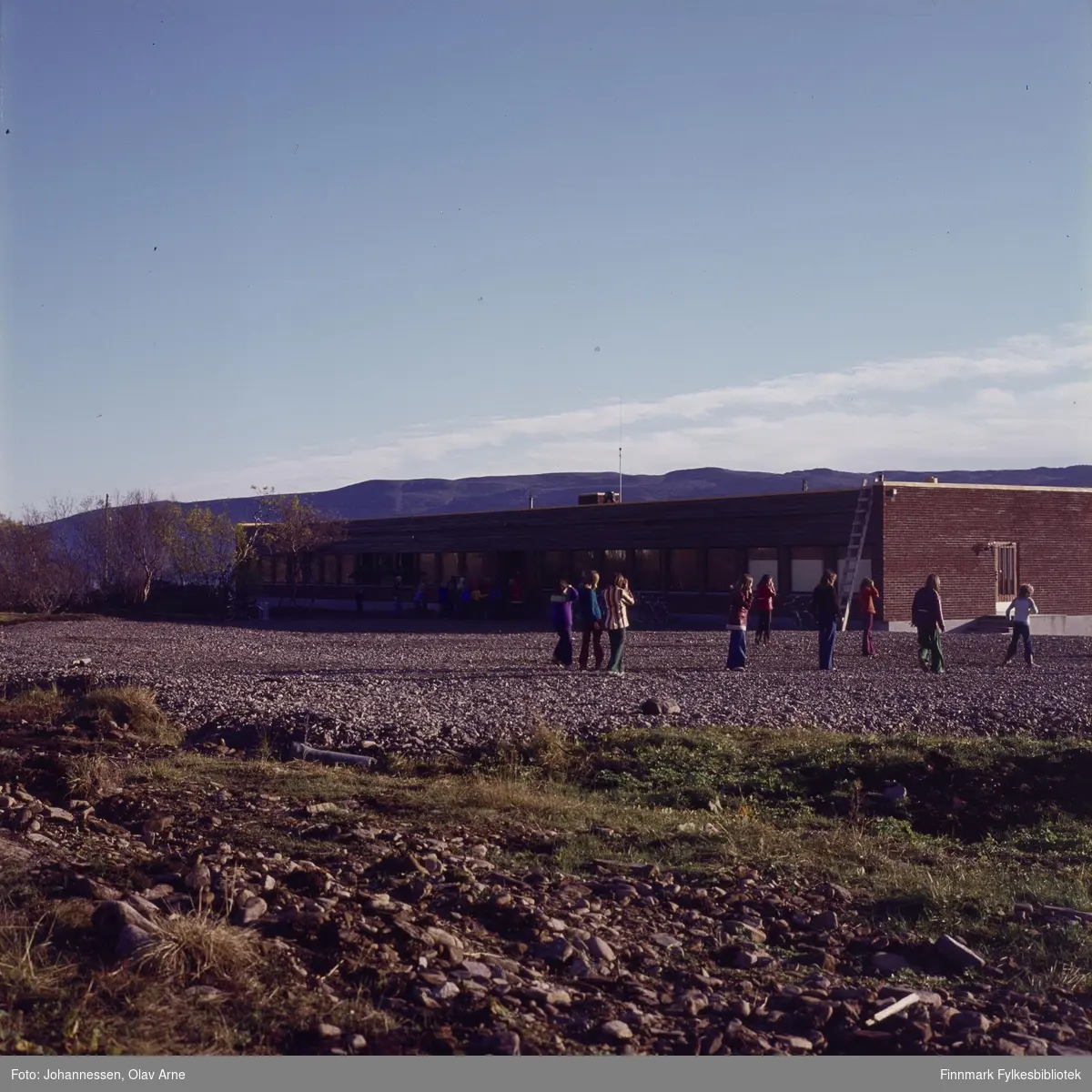 Foto av Nordskogen barneskole i Båtsfjord, Finnmark 

Foto trolig tatt på 1970-tallet