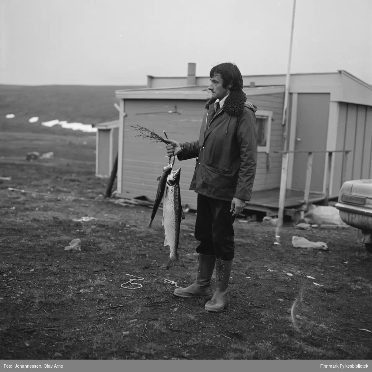 Foto av Jan Berntsen på fisketur

Foto trolig tatt på tidlig 1970-tallet