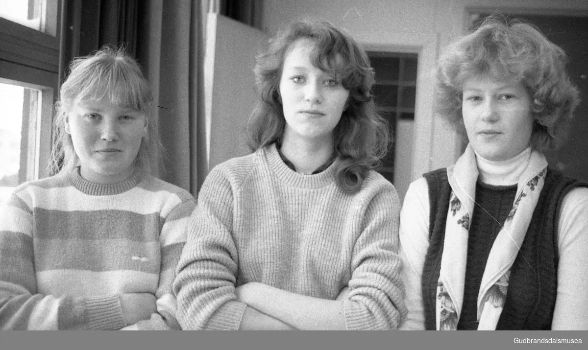 Prekeil'n, skuleavis Vågå ungdomsskule, 1974-84
Heidi Merete Ramen, Rønnaug Hanne Tøfte, Kari Helene Skålsveen