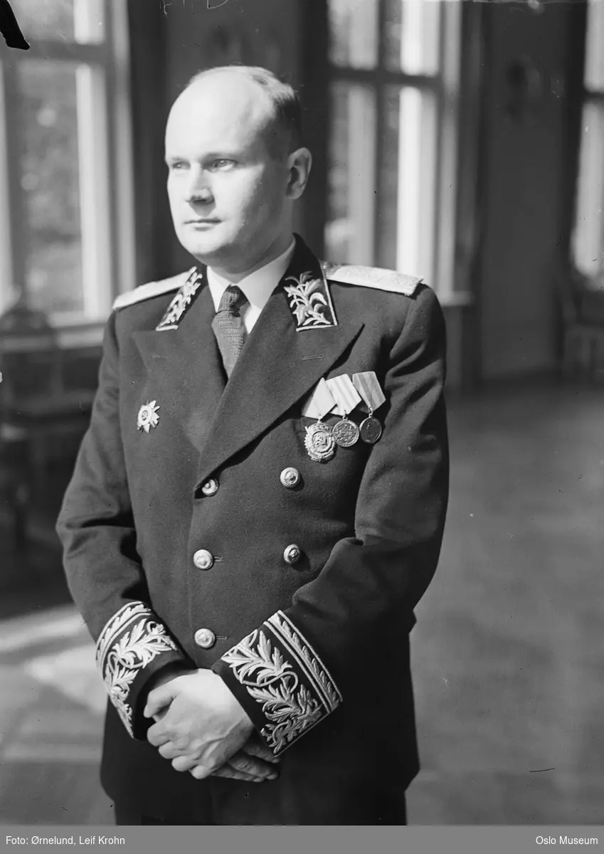 portrett, mann, sovjetisk ambassadør, uniform, medaljer, stående knefigur