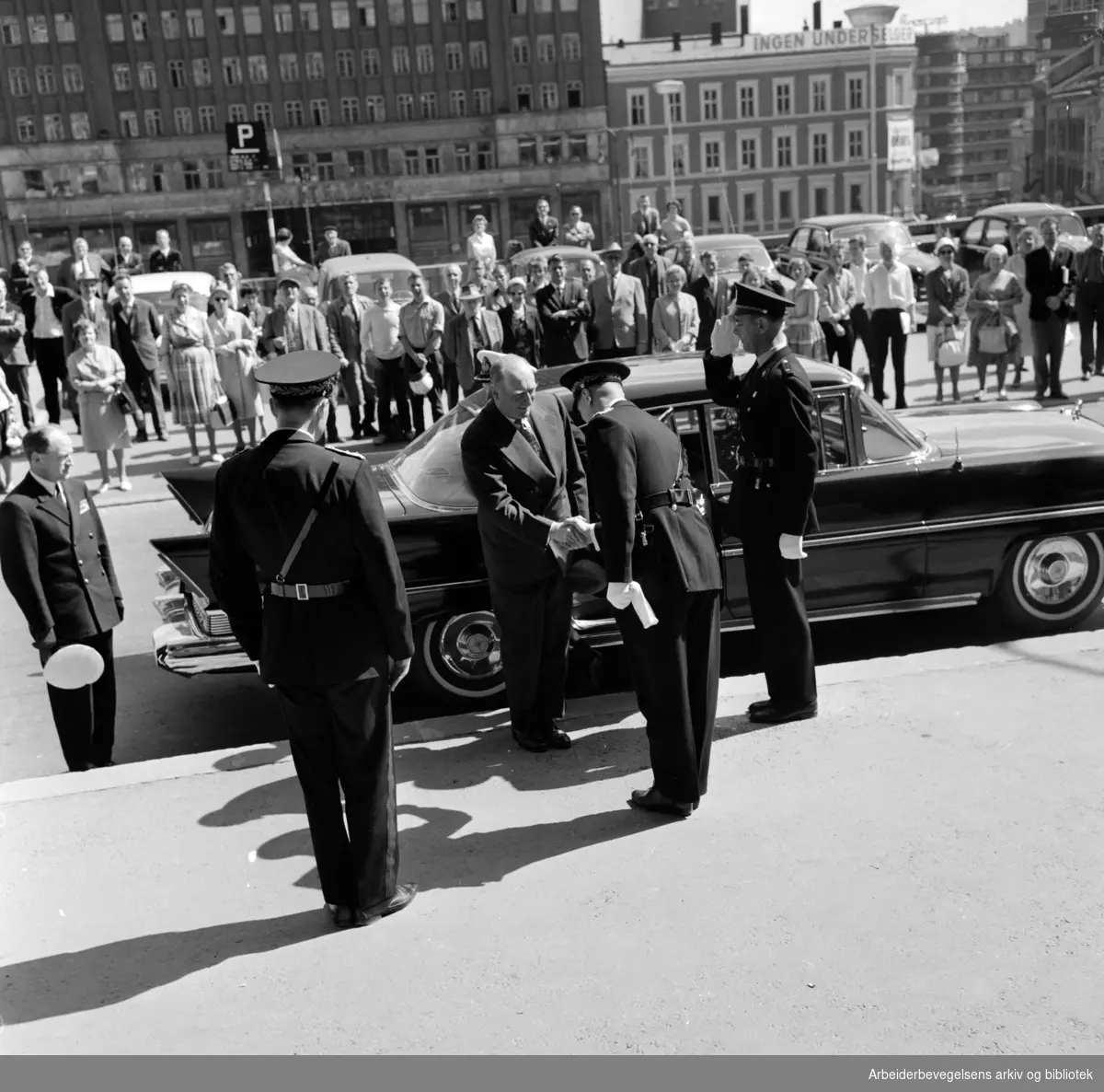 Møllergata 19. Besøk av Kong Olav. 5. Juni 1963