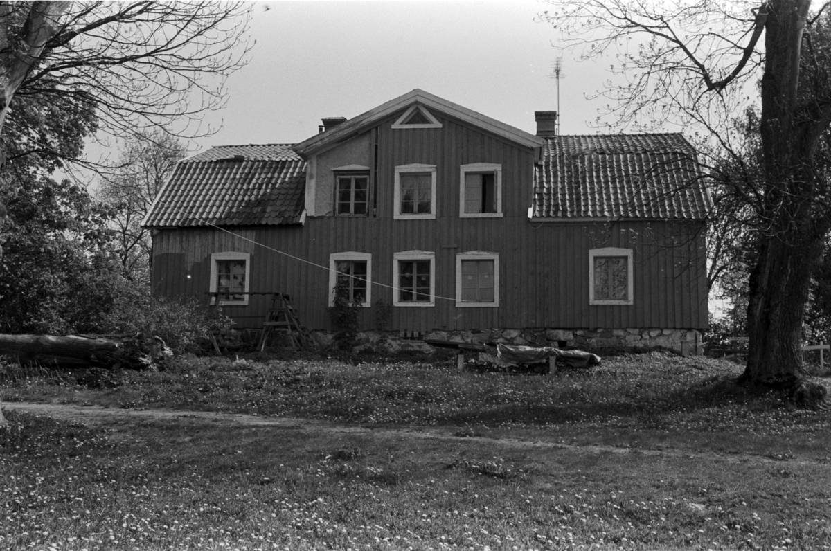 Mangårdsbyggnad, Valla 3:1, Vårfrukyrka socken, Uppland 1990