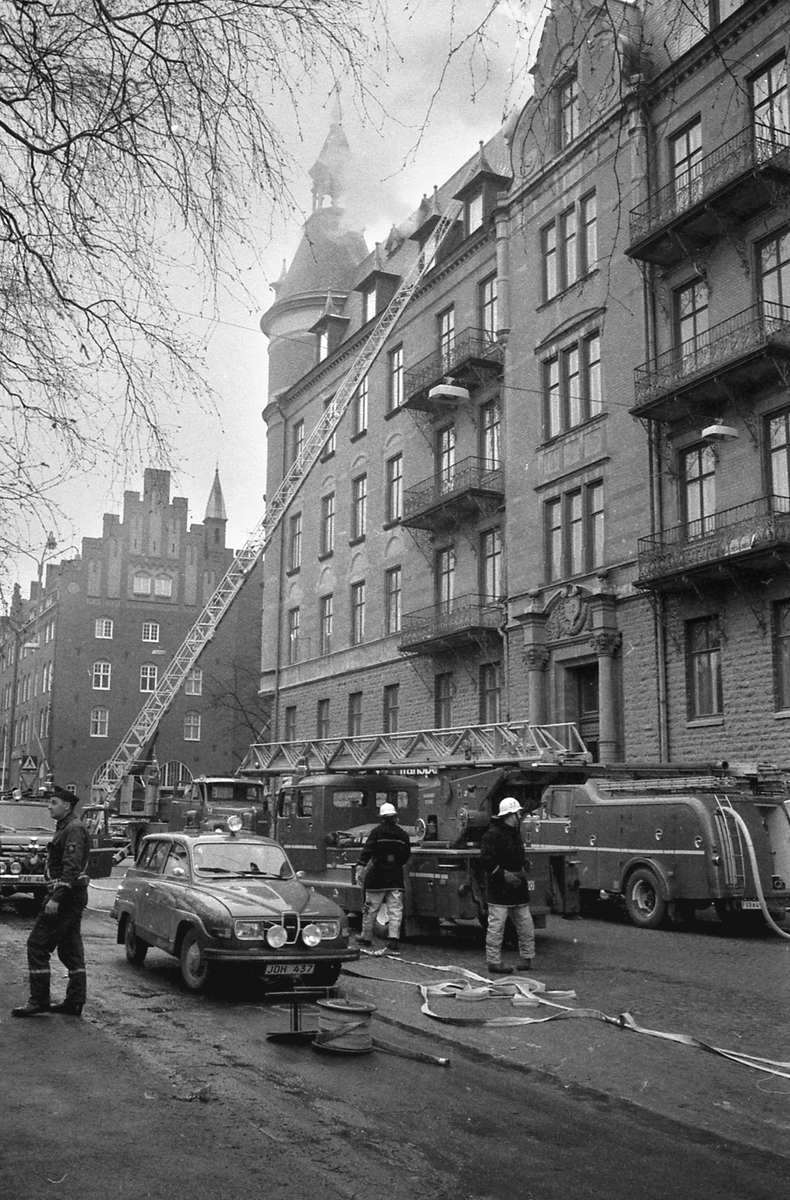 Brand i det så kallade Miljonpalatset i Linköping 1976. Lyckligtvis kunde Räddningstjänsten avvärja större skador.