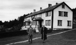 Fra Jonas Lied samlingen., Sølsnes gård "August 1st 1953"