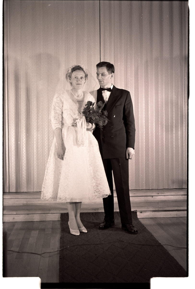 Brudepar i Svalbard kirke vinteren 1960