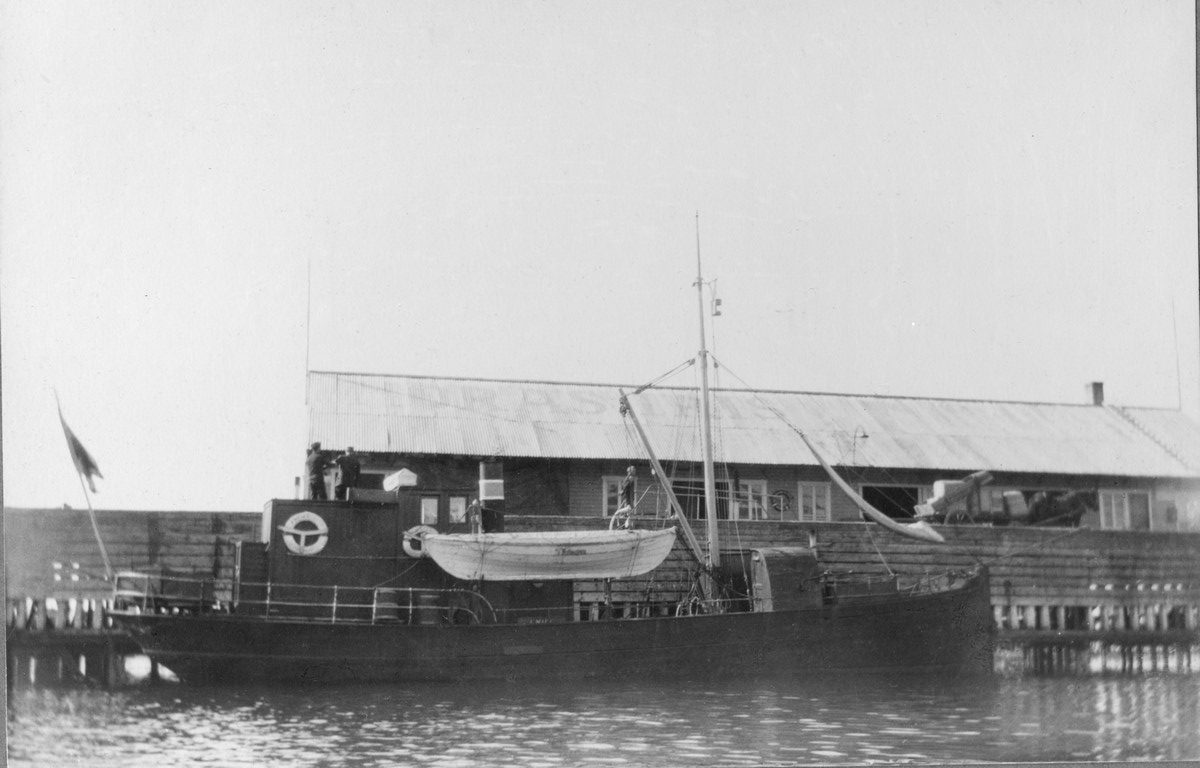 Bygderutebåten MS Framskridt (1912). Kjøpt av VDS i 1916. Deres aller første motordrevne båt.