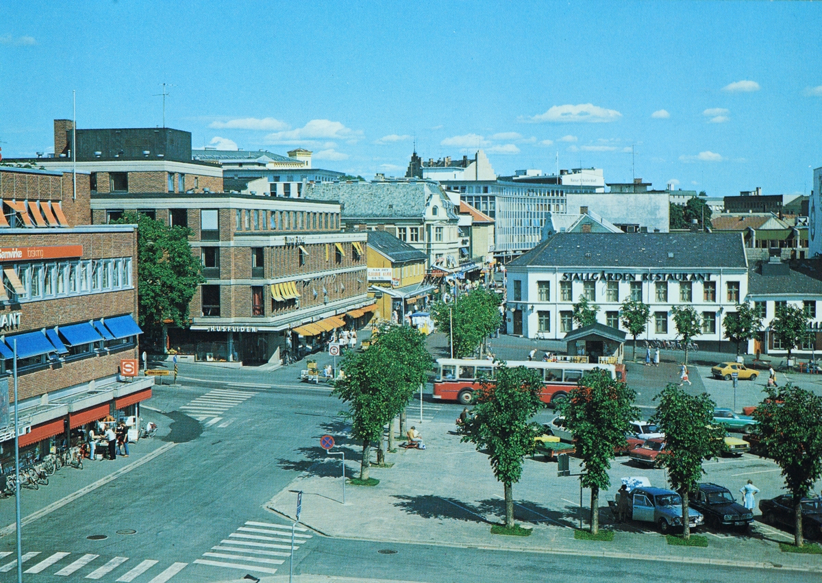 Postkort, Hamar, Stortorget, Folkets Hus, Vesta-Hygea gården i Torggata 83, Stallgården Restaurant,