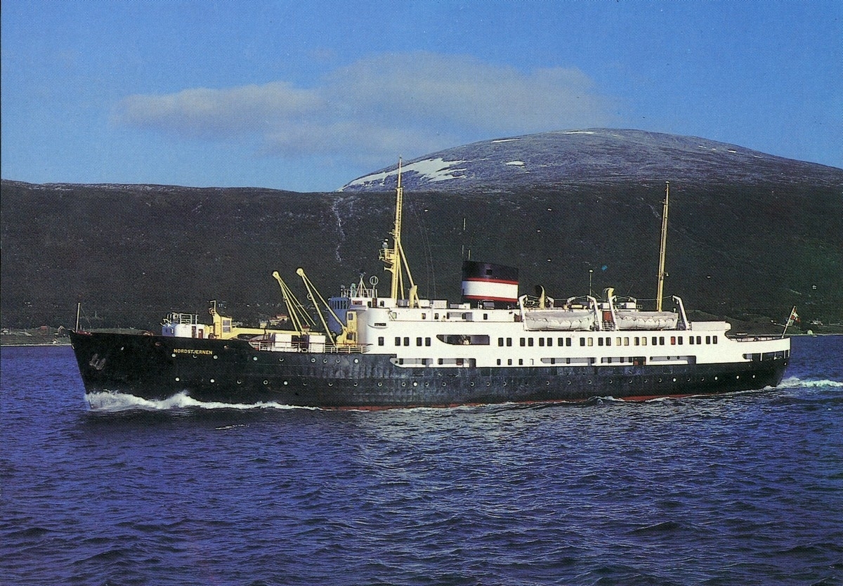 Det Bergenske Dampskibsselskabs hurtigruteskip MS Nordstjernen (1956), fotografert etter at TFDS hadde tatt over skipet i 1979