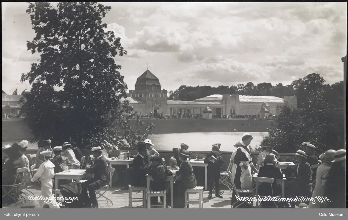 Jubileumsutstillingen 1914, friluftsrestaurant, mennesker, gjester, serveringsdame, dam, utstillingspaviljonger