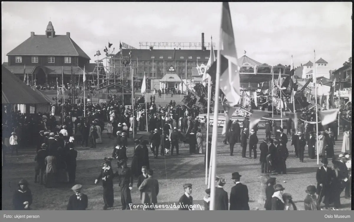 Jubileumsutstillingen 1914, fornøyelsesavdelingen, mennesker, pariserhjul, karusell, fabrikkbygning